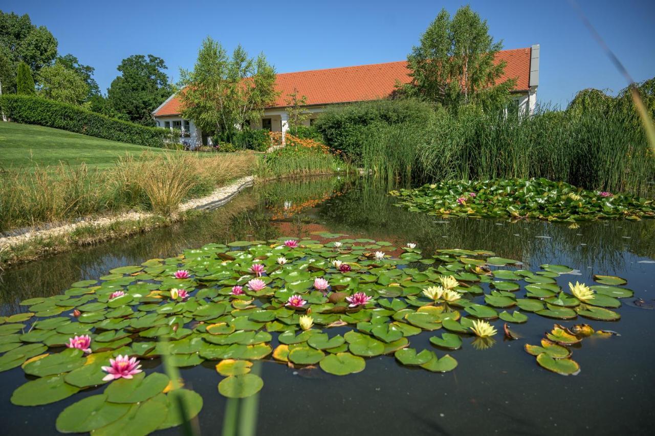 Páskom Cottage Lajoskomárom Exterior foto